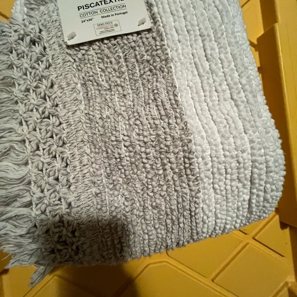 Piscatextil Bath rug Size 24 by 36 inches New